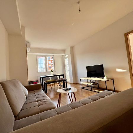 Sara'S Apartment Cozy And Close To Center With Private Parking Escópia Exterior foto