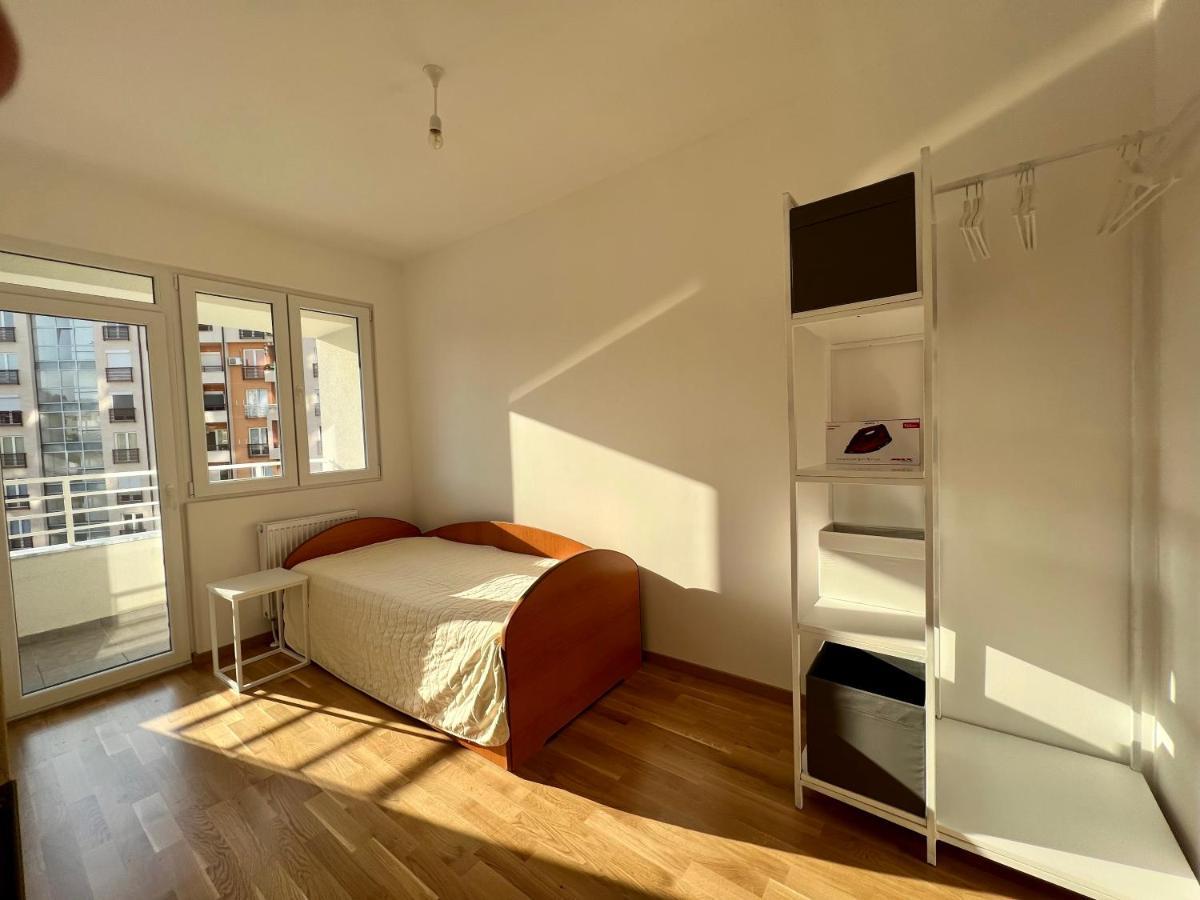 Sara'S Apartment Cozy And Close To Center With Private Parking Escópia Exterior foto
