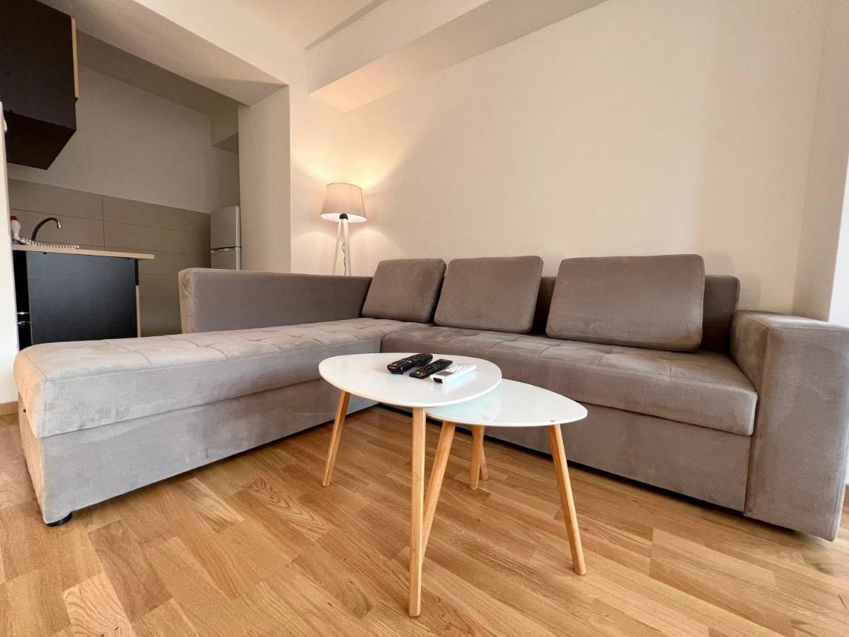 Sara'S Apartment Cozy And Close To Center With Private Parking Escópia Exterior foto