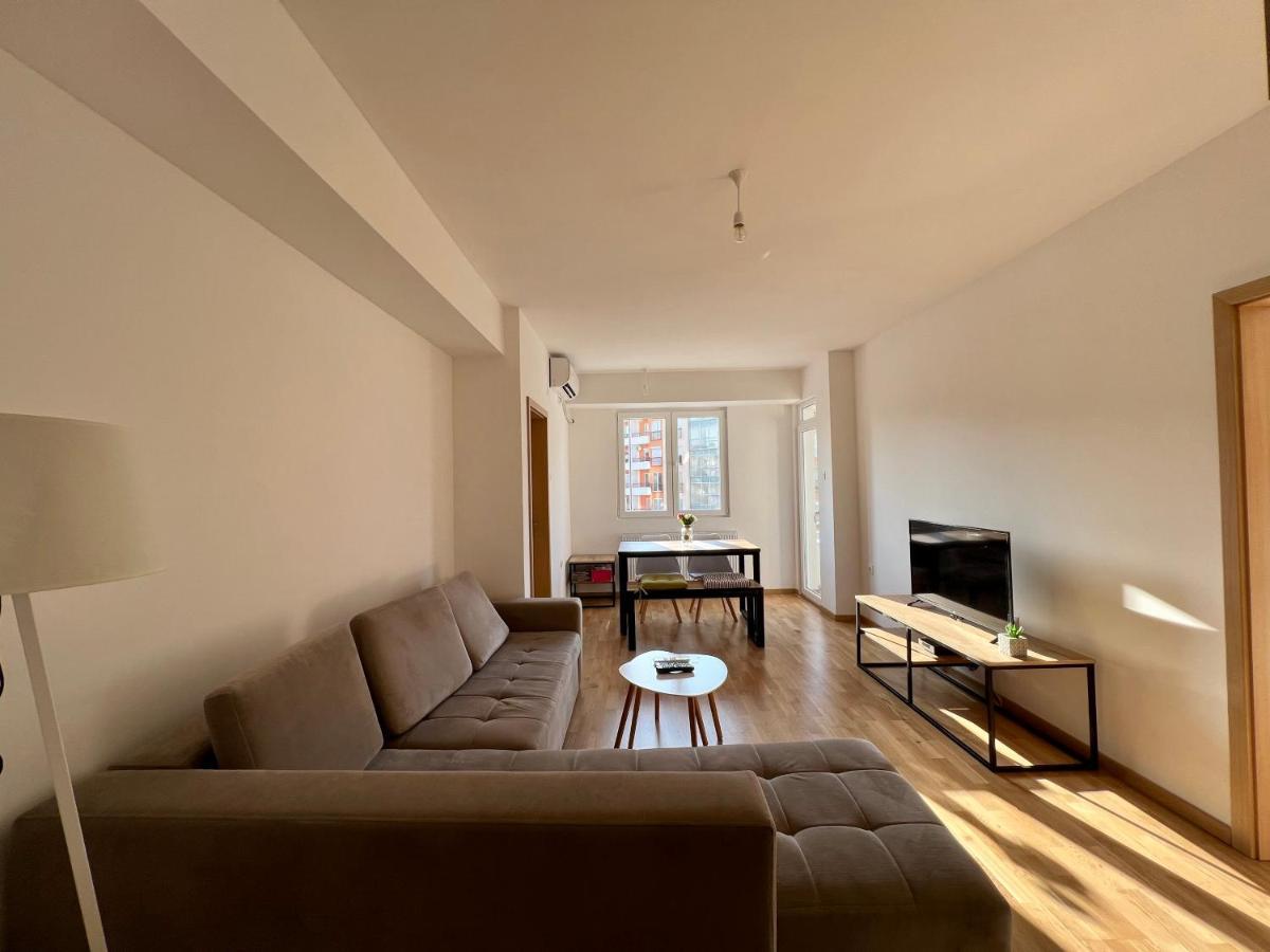 Sara'S Apartment Cozy And Close To Center With Private Parking Escópia Exterior foto