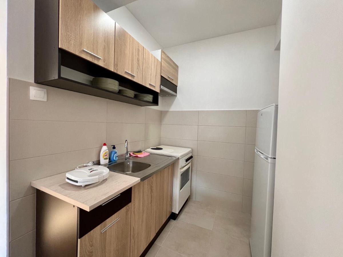 Sara'S Apartment Cozy And Close To Center With Private Parking Escópia Exterior foto