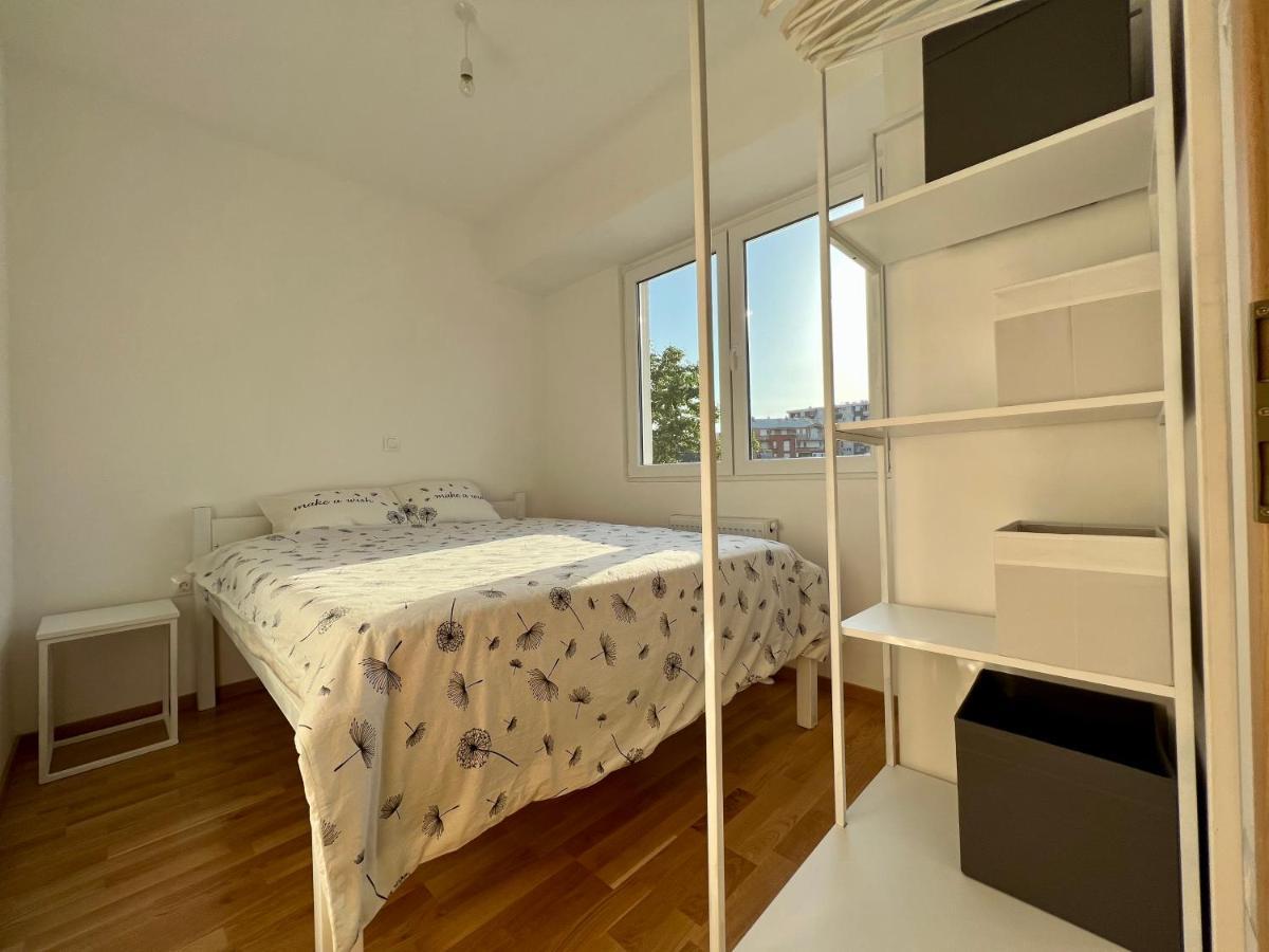 Sara'S Apartment Cozy And Close To Center With Private Parking Escópia Exterior foto