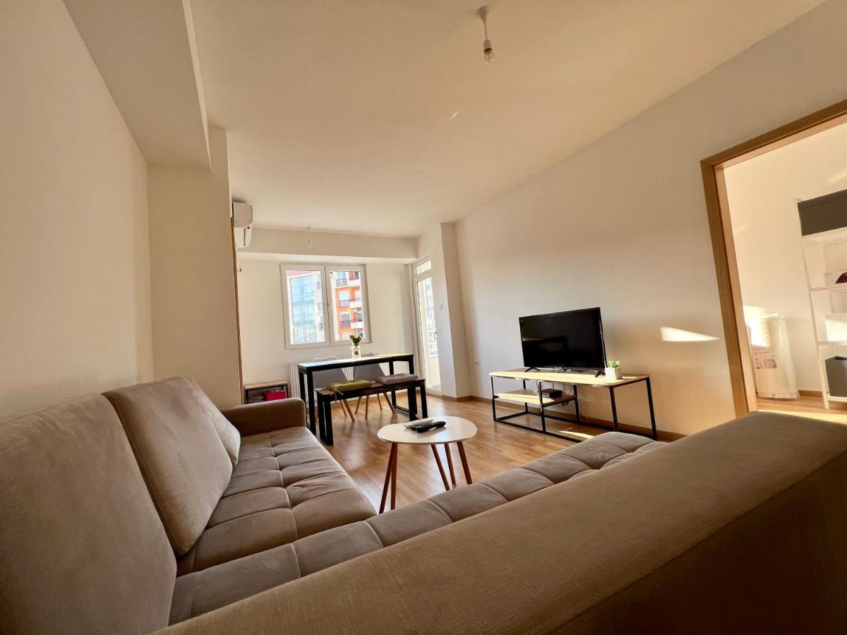 Sara'S Apartment Cozy And Close To Center With Private Parking Escópia Exterior foto