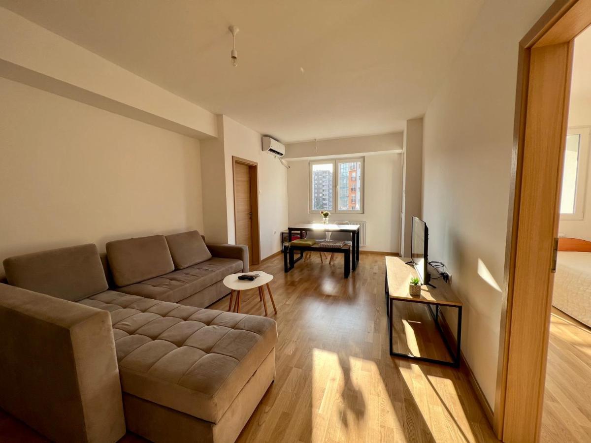 Sara'S Apartment Cozy And Close To Center With Private Parking Escópia Exterior foto